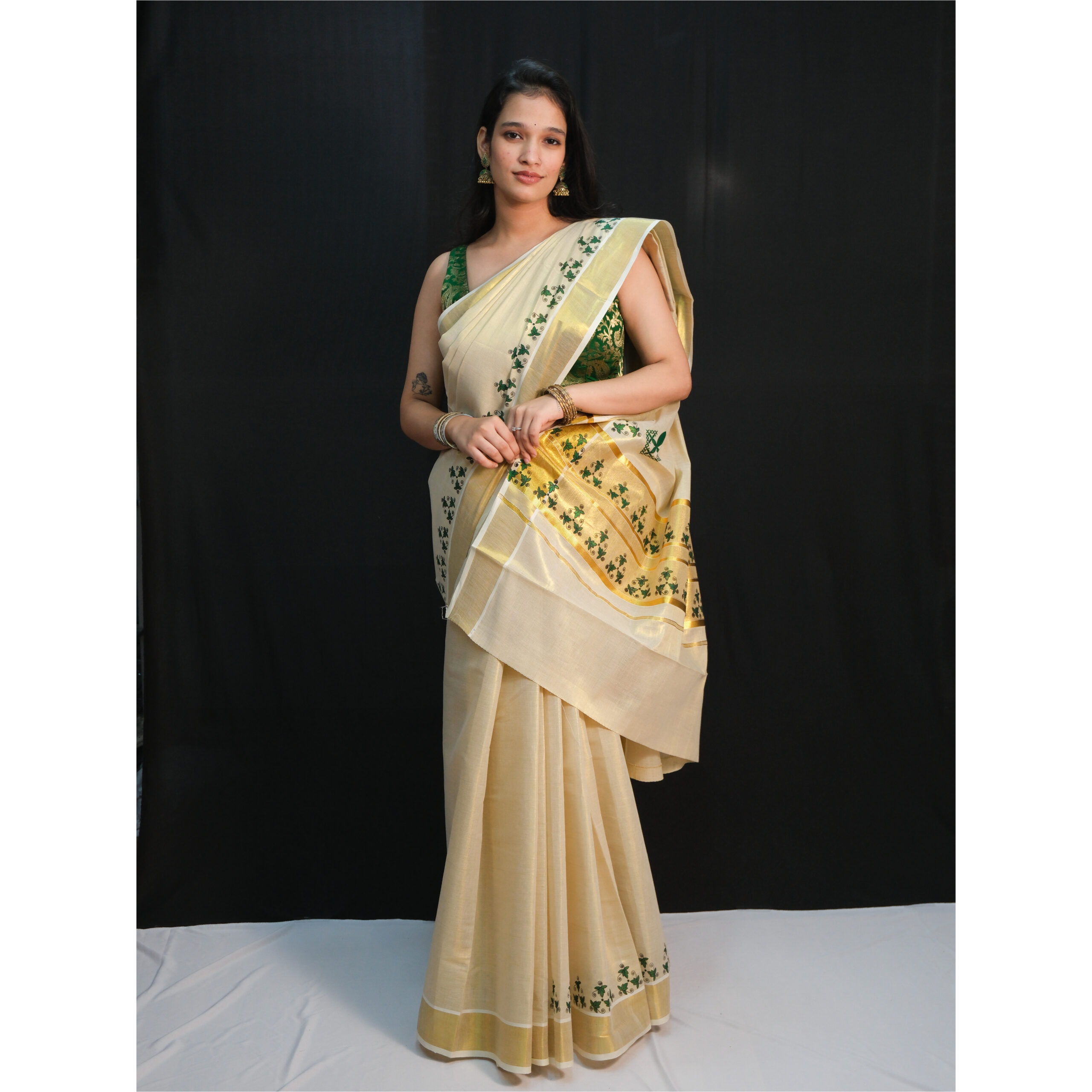 Tissue 7-Inch Gold Border Green Triangle Saree - Image 2