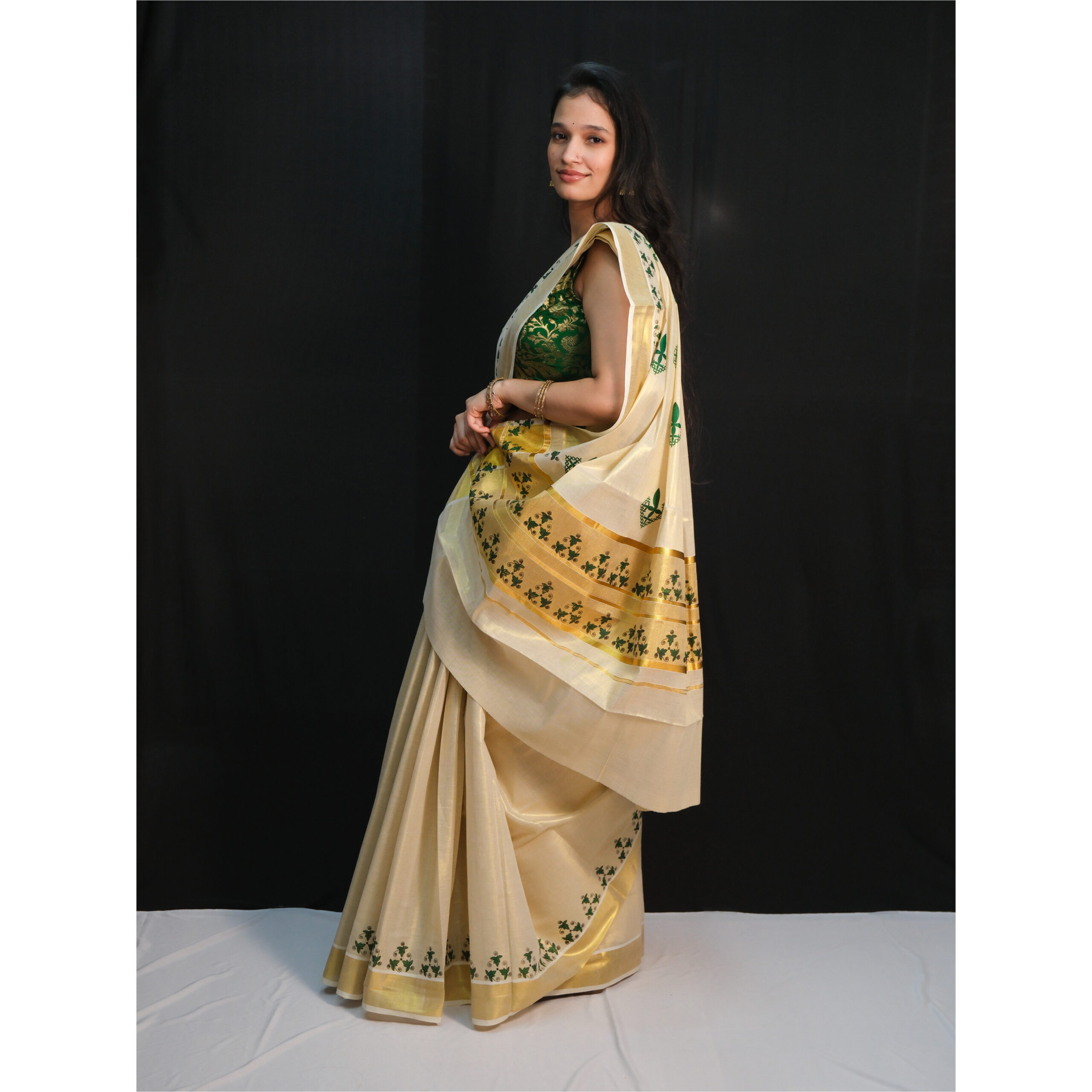 Tissue 7-Inch Gold Border Green Triangle Saree - Image 3