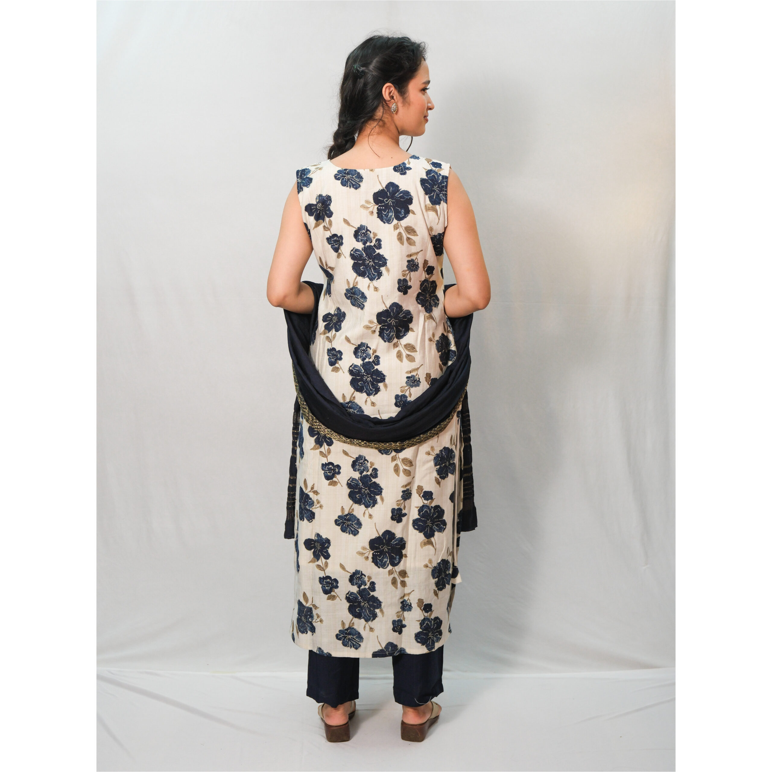 Off-White, Green & Navy Blue Floral Print Three-Piece Kurti Set - Image 4