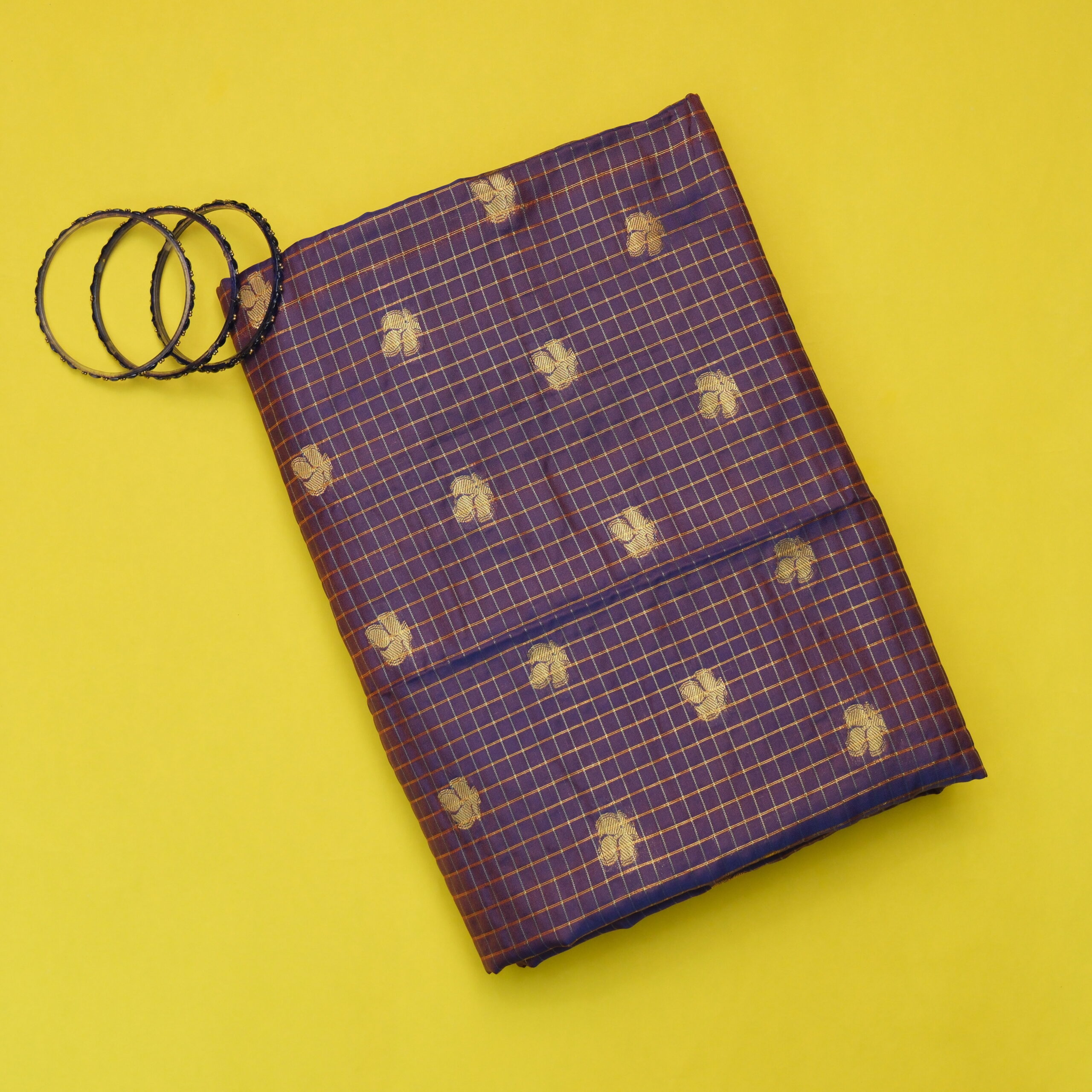 Purple Check Micro Zari Gadwal Silk Saree - Image 3